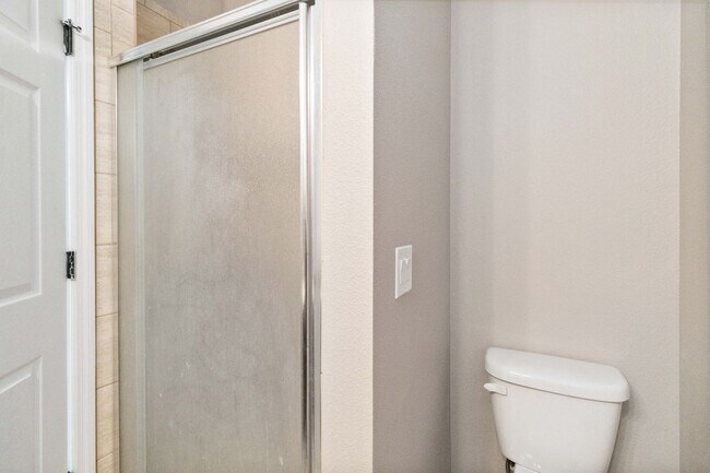 Building Photo - Beautiful Two Story 3/2.5 Town Home w/ Loft & Screened Porch in St. Cloud