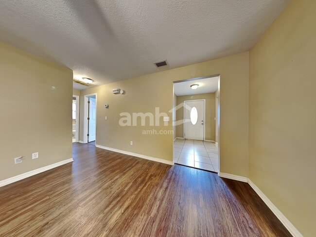 Building Photo - 220 Bryan Oak Avenue