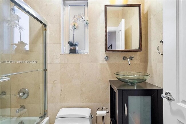 Building Photo - 800 SW 12th Ave