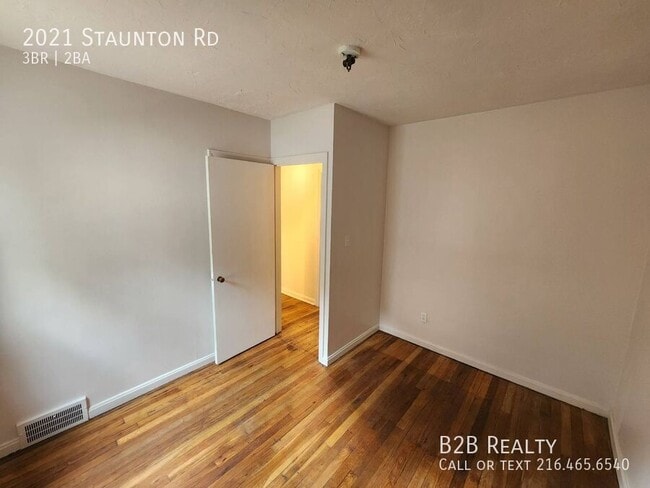 Building Photo - 2021 Staunton Rd
