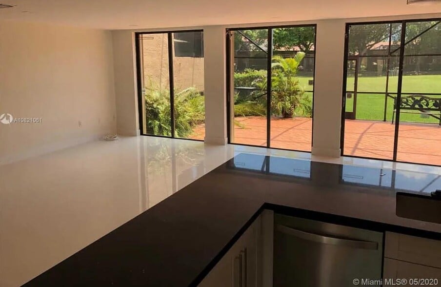 Building Photo - 3961 Adra Ave