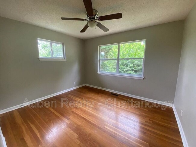 Building Photo - 545 Acorn Ct