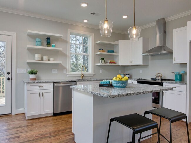 Building Photo - Available Now! Gorgeous 3 bedroom home close to downtown Durham!