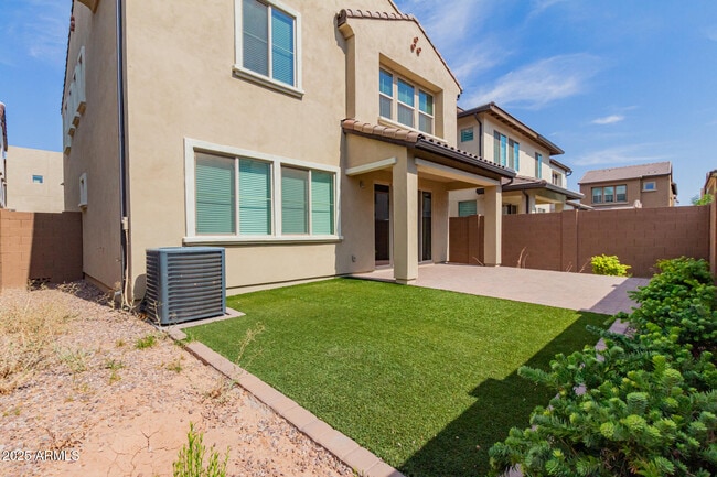 Building Photo - 1694 S Follett Way