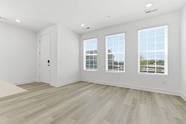 Building Photo - 320 Lynwood Station Blvd