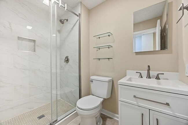 Building Photo - 2132 Dunwoody Glen