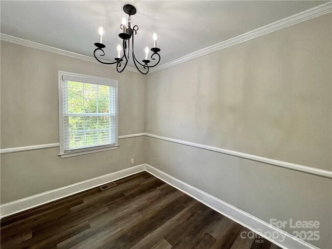 Building Photo - 204 N Laurel Ave