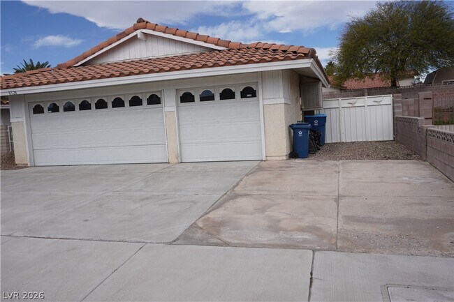 Building Photo - 8328 Del Rey Ave
