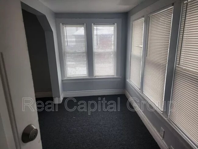 Building Photo - 408 Woodlawn Ave