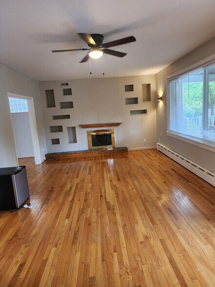 Building Photo - 5505 Beacon St