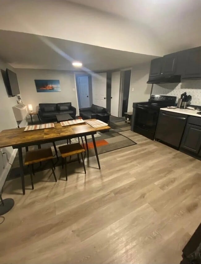 Building Photo - 221-233 Washington