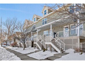 Building Photo - Sparkling Like-New 3 Bedroom Plus Office/L...