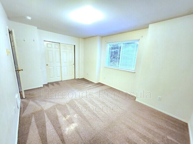 Building Photo - 24550 S Kingston Rd NE