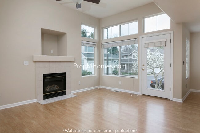 Building Photo - Stylish Beaverton Townhome with Attached Garage!