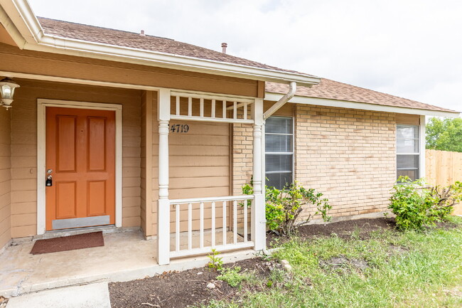 Building Photo - 14719 Highland Peak