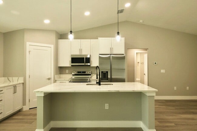Building Photo - 345 Malauka Loop