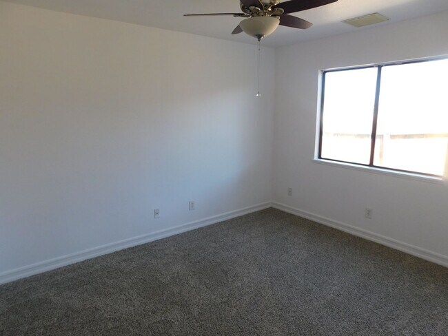 Building Photo - Gorgeous 3 Bed 2 Bath House in a Great Neighborhood