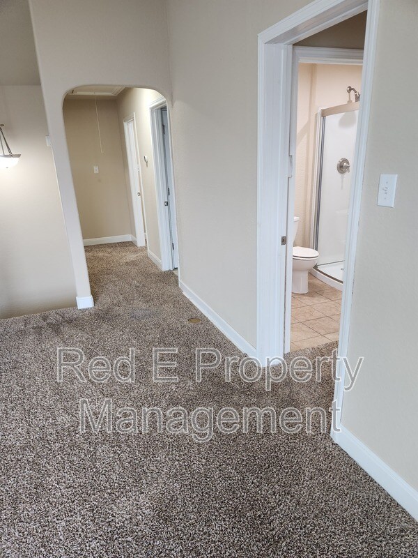 Building Photo - 1806 Ayleth Ave