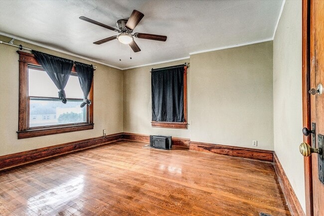 Building Photo - 912 E 31st St