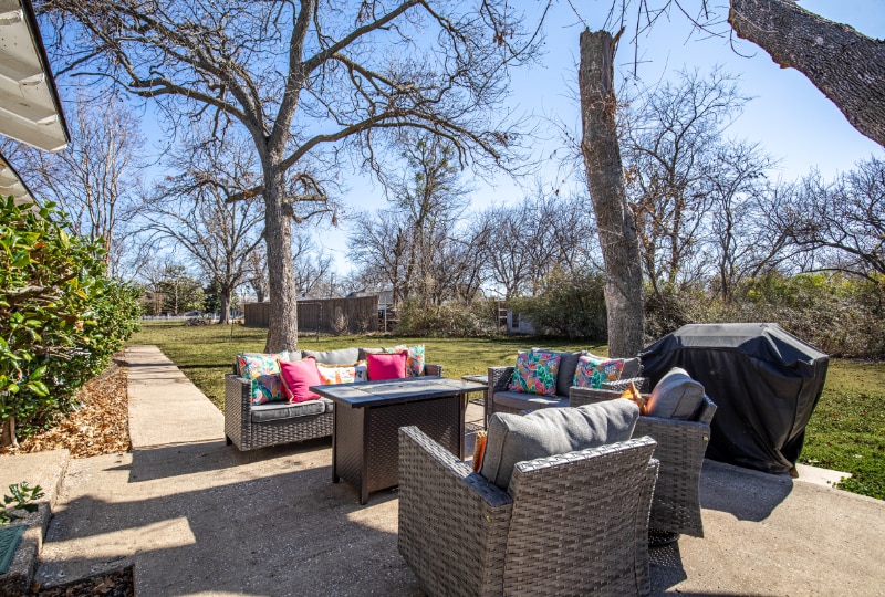 Building Photo - 510 W Oak St