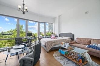 Building Photo - 75 Park Ln S