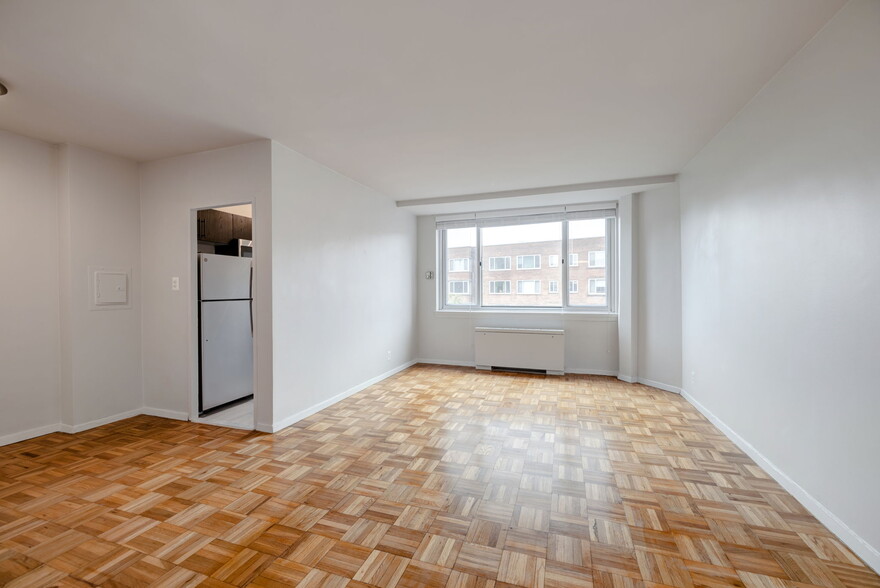 Building Photo - Quebec House Apartments