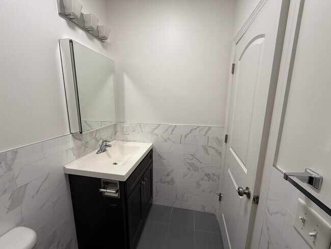 Building Photo - 398 Cator Ave