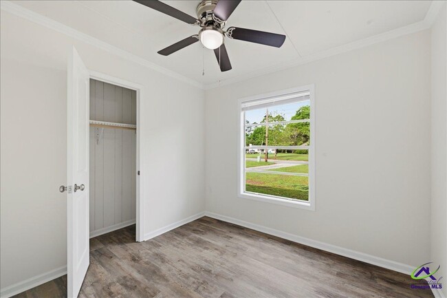 Building Photo - 526 Ochlahatchee Dr