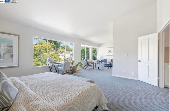 Building Photo - 5 Stuart Pl