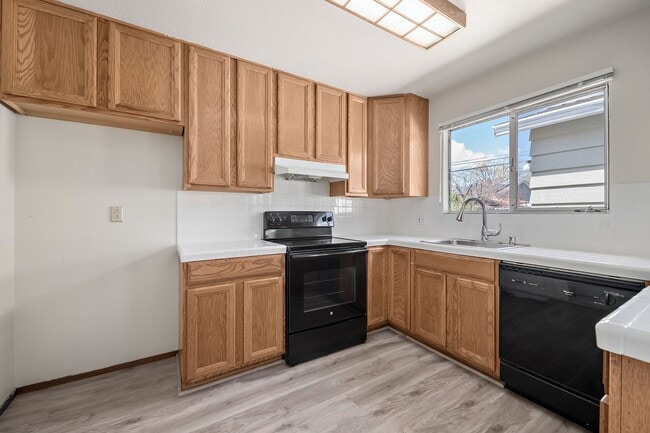 Building Photo - Nice 4BR/2.5BA Home in GREAT Location!