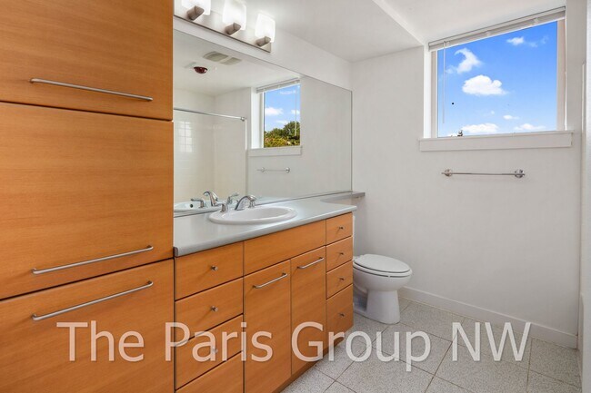 Building Photo - Perfect Bright 1BR 733sf CapHill Condo!! 9...