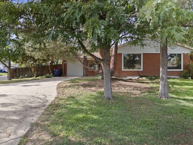 Building Photo - Charming 3BR, 2,200 Sq Ft SFR in Broomfield