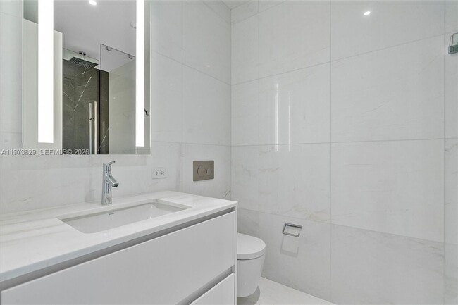 Building Photo - 300 Biscayne Blvd Way