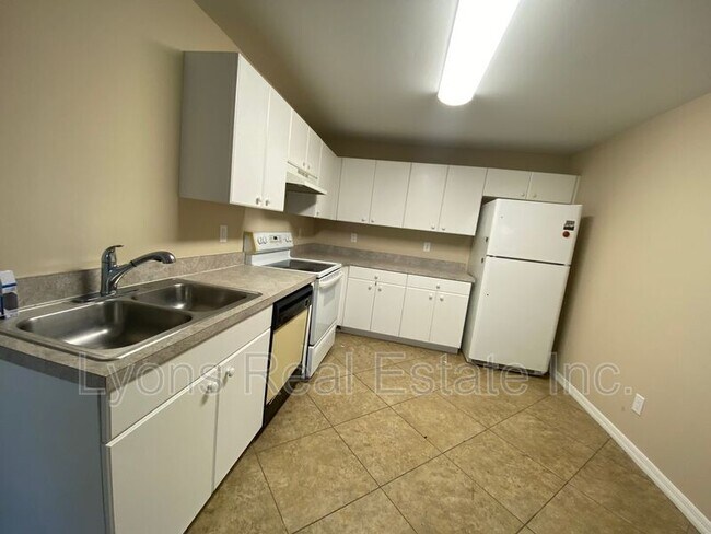 Building Photo - 1127 Gilbert Ave S