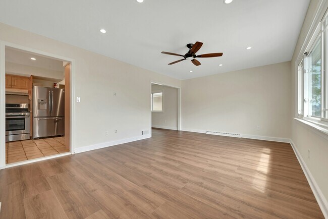 Building Photo - 126 Huber St