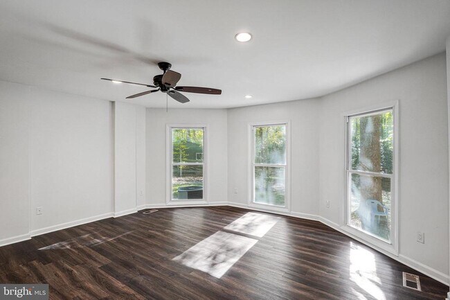 Building Photo - 8115 King Arthurs Ct