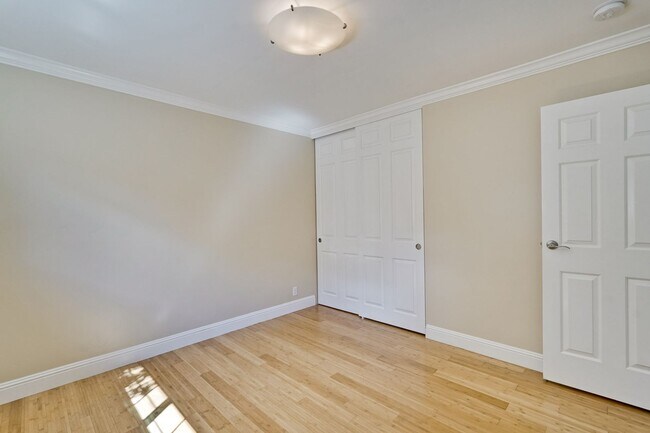 Building Photo - Updated 3 bedroom , 2 bath home in Mountai...