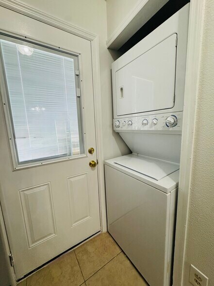 Building Photo - 38 Silver Oak Cir