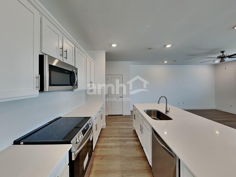 Building Photo - 9611 Harkes Dr