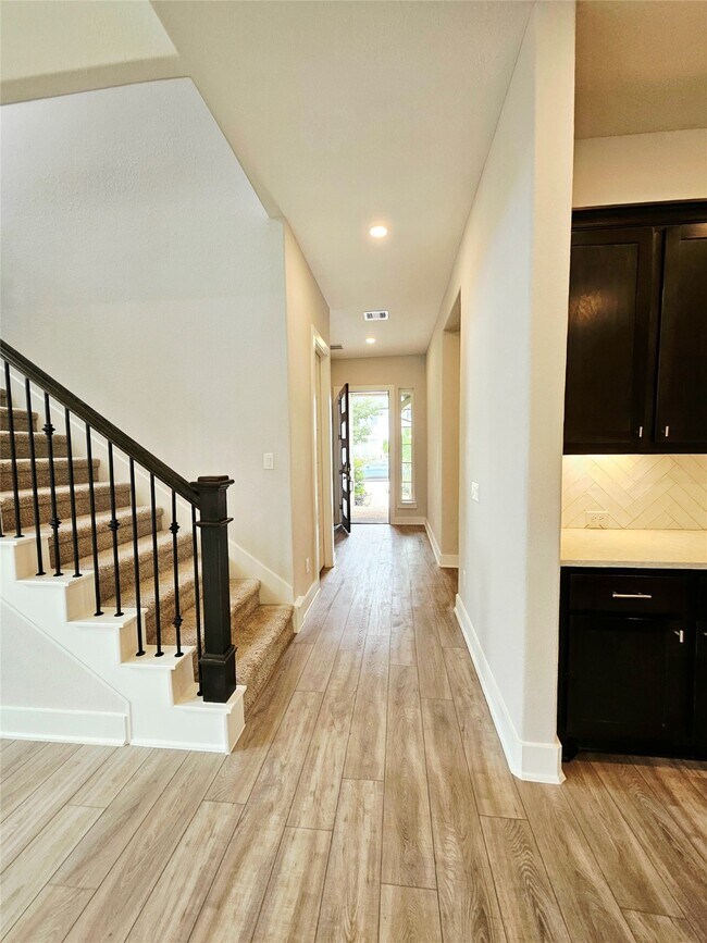 Building Photo - 15822 Pilot Knob Dr