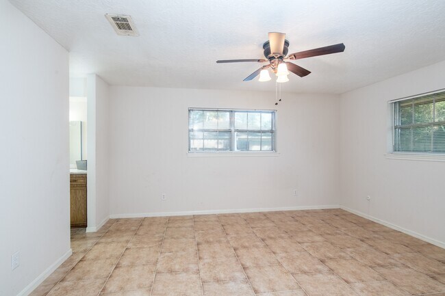 Building Photo - 1830 Baker Dr