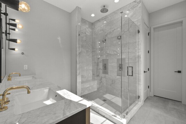 Building Photo - Exclusive Montrose Residence W/ High-End D...