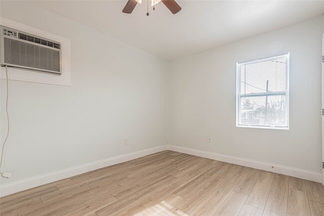 Building Photo - 2303 Rosewood St