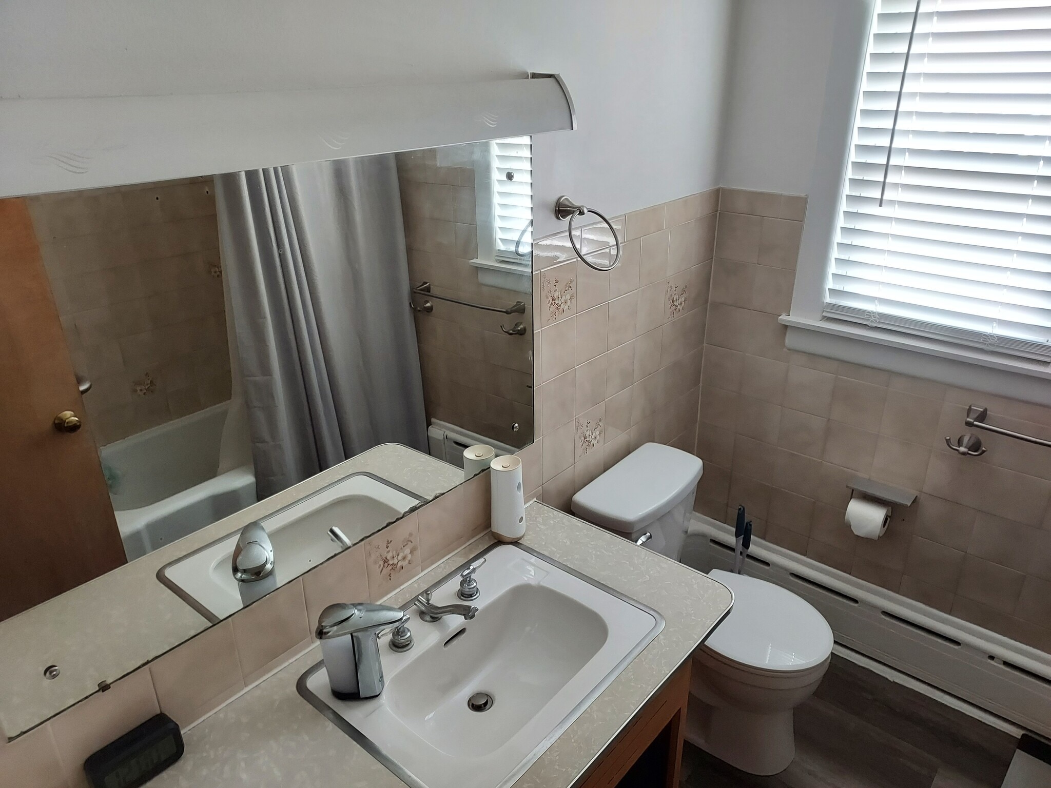 Newly refurbished full bathroom. - 1145 Cleveland Dr