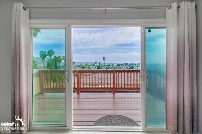 Building Photo - Scenic 4Bdm 2Ba Oasis with Panoramic Views...