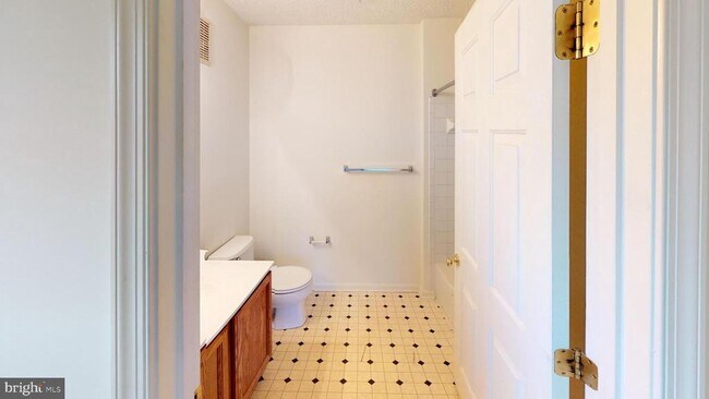 Building Photo - 2443 Blue Spring Ct