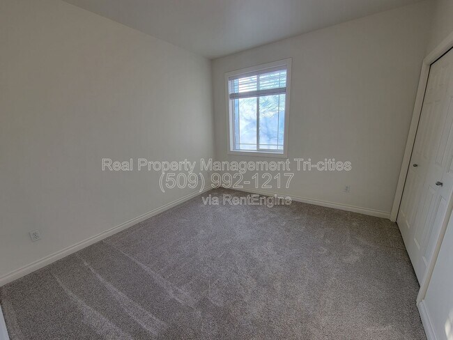 Building Photo - 4000 W 34th Ct