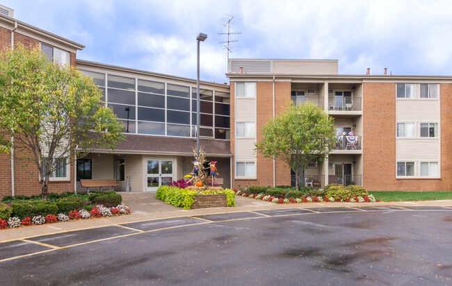 Primary Photo - Elmcrest Village