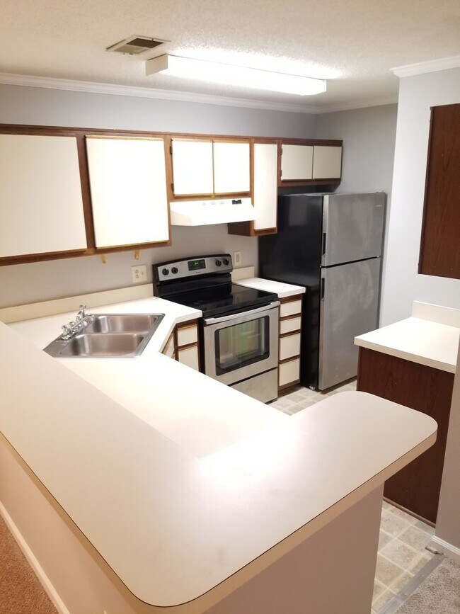 Building Photo - 109 Stratford Dr