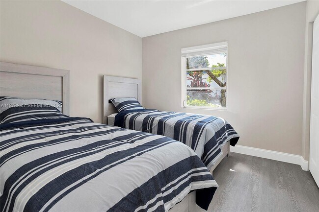 Building Photo - 7527 S Oriole Blvd